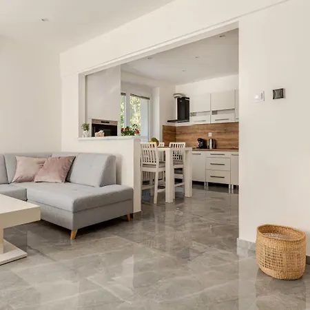 Comfort In Nivy New Downtown At Bus Station * Pressburg