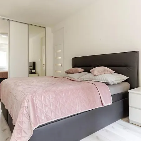 Comfort In Nivy New Downtown At Bus Station * Pressburg